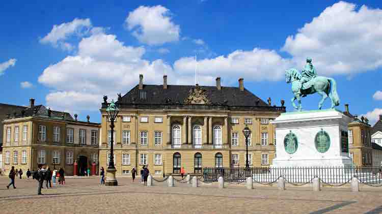 Cung điện Amalienborg Palace