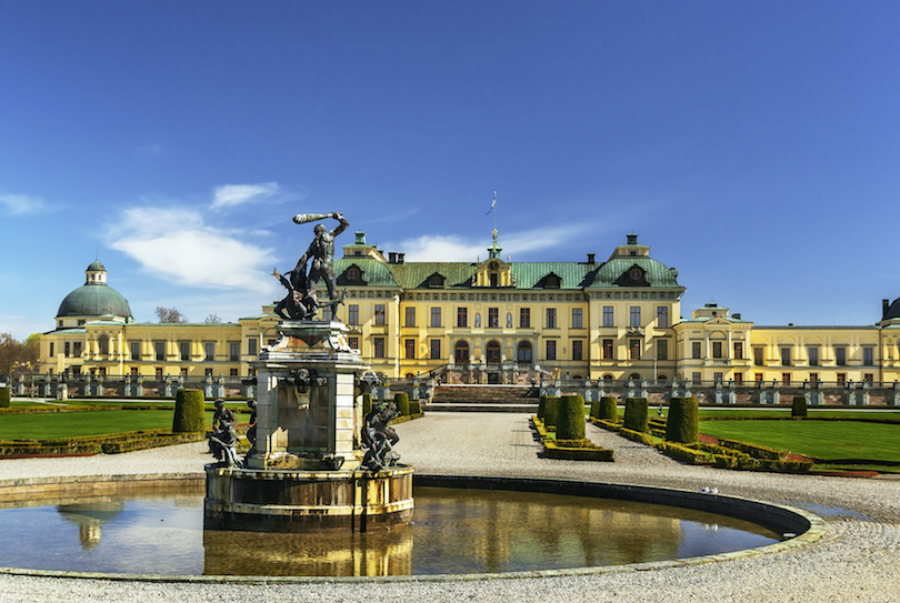Cung điện Hoàng Gia Royal Drottning Holm Palace